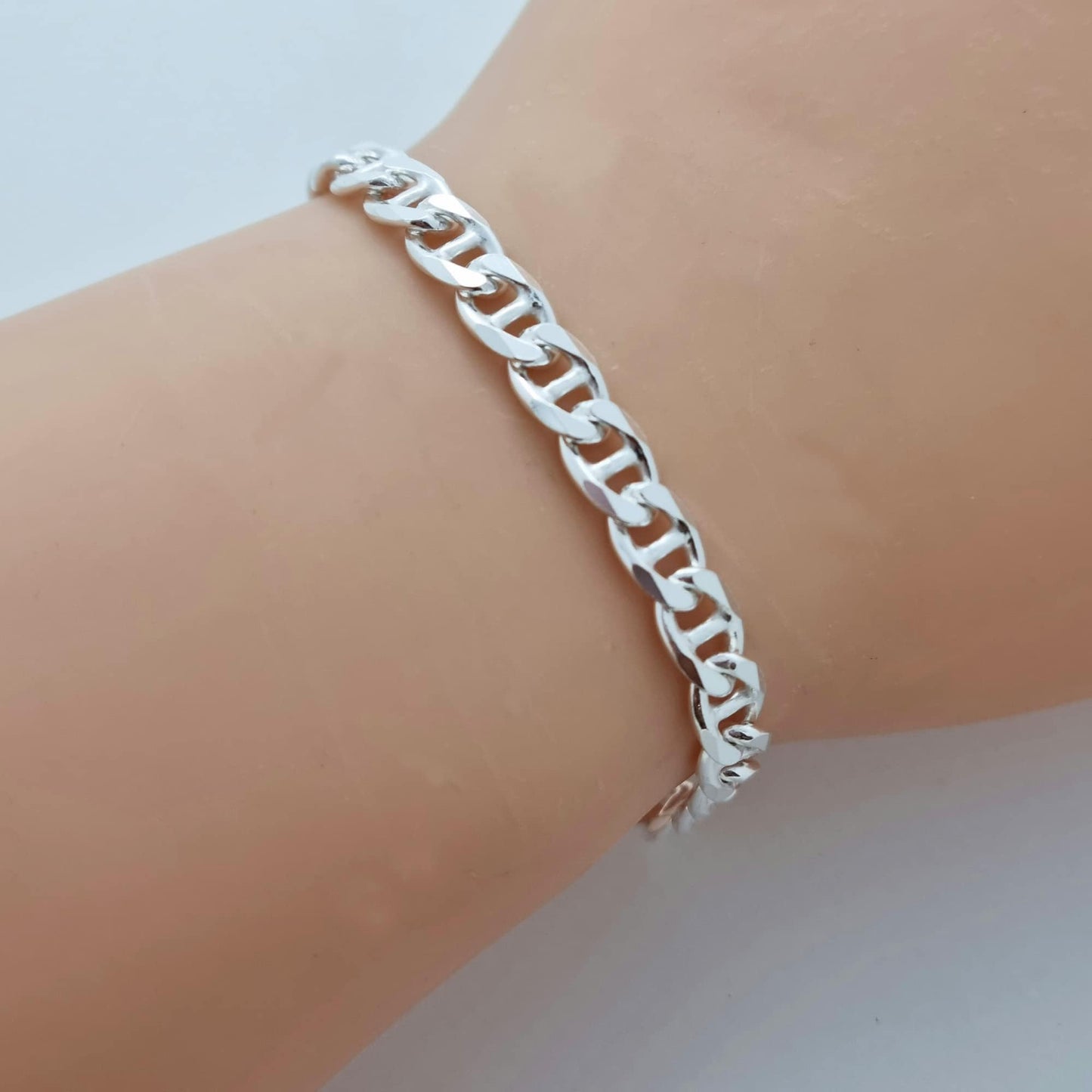 925 sterling silver 6.5mm mariner chain bracelet on model