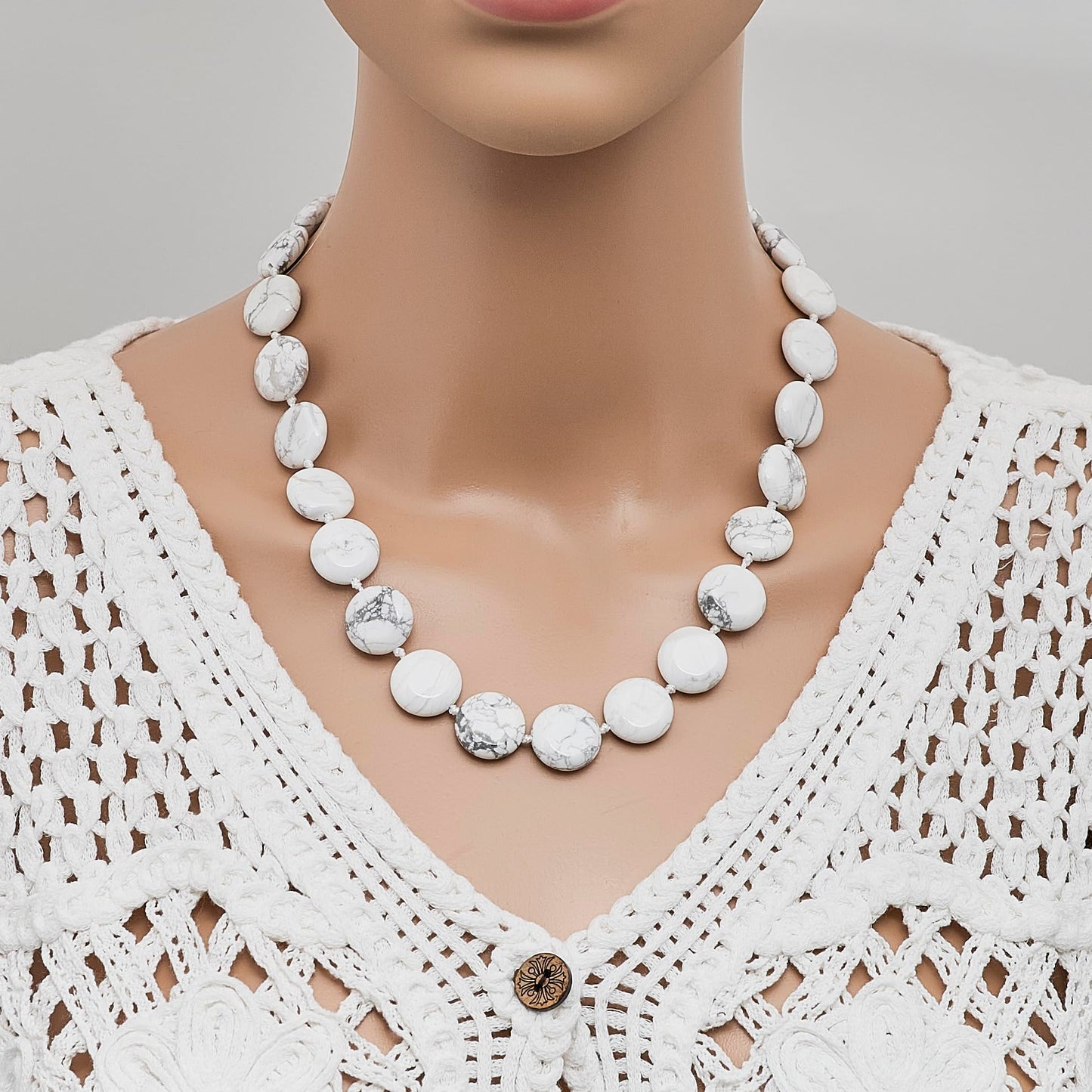 Women's 16mm Round Disc Beaded White Turquoise Necklace