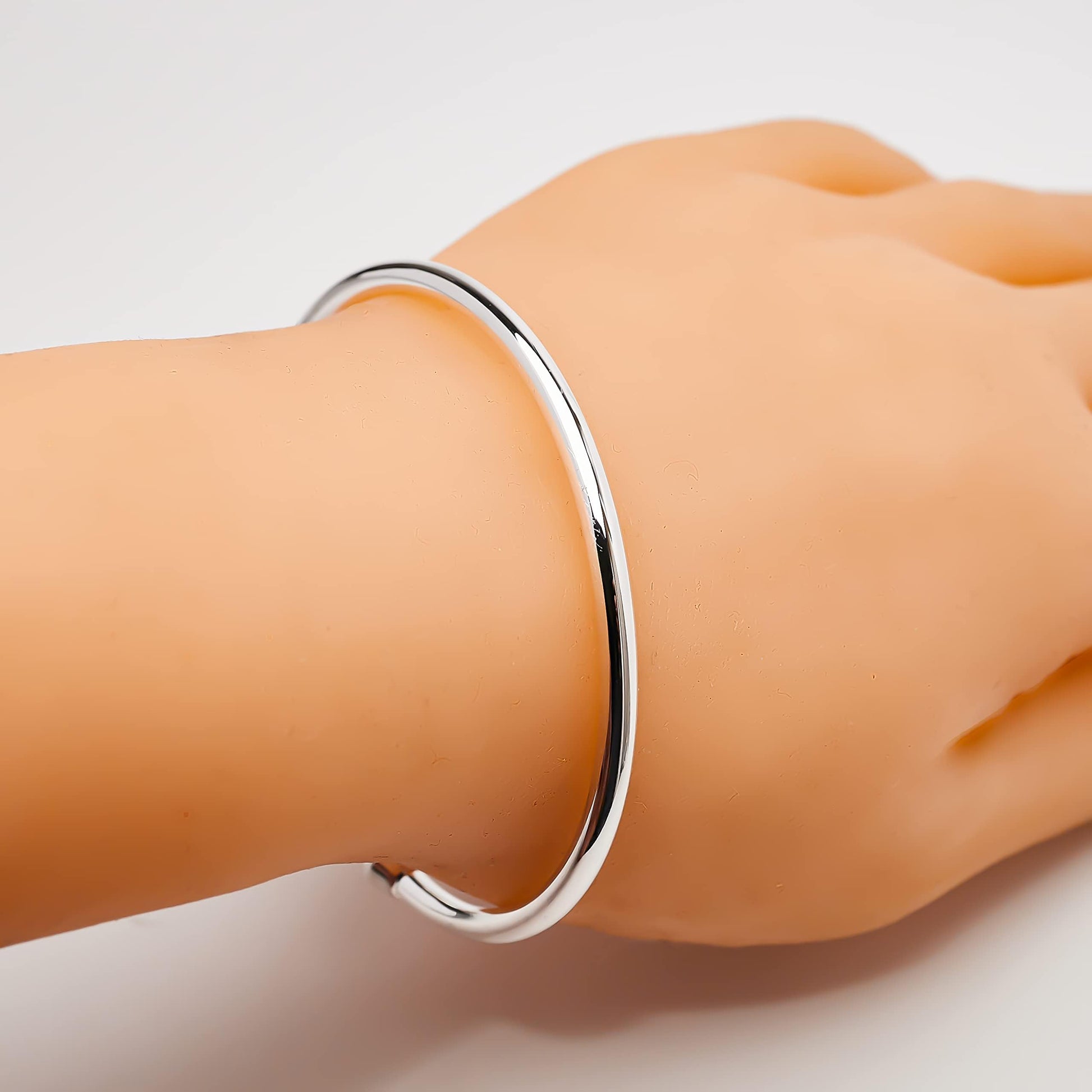 Men's Women's torque Bangle